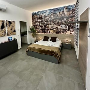 Studio con letto king size